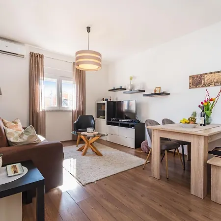 公寓 Karla 扎达尔